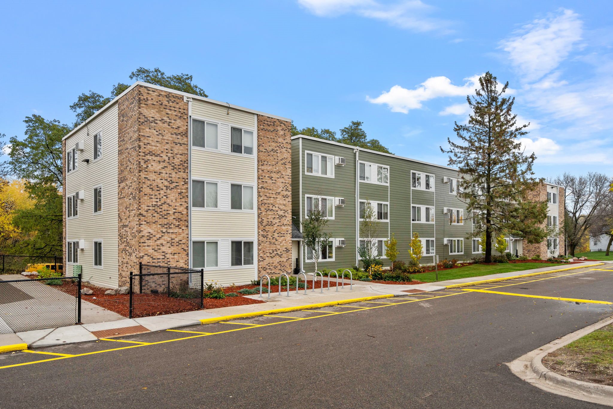 Lincoln Place Apartments in Mahtomedi, MN